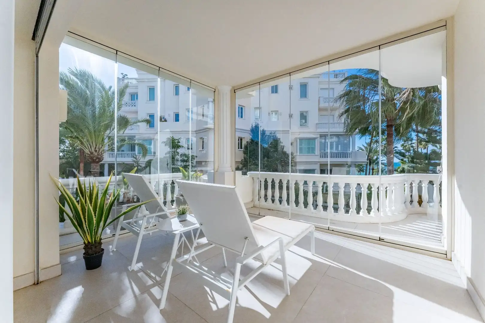 Piso con piscina en venta en Selwo, imagen 2