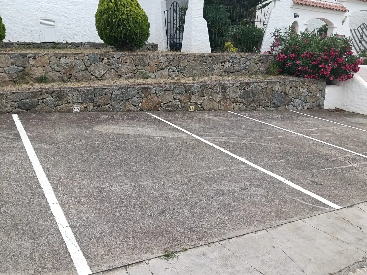 Aparcament de Casa o xalet en venda en Roses amb Aire condicionat, Calefacció i Jardí privat