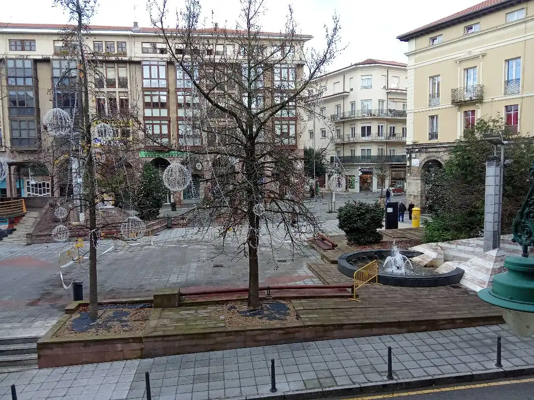 Vista exterior de Piso en venta en Torrelavega  con Calefacción, Parquet y Amueblado