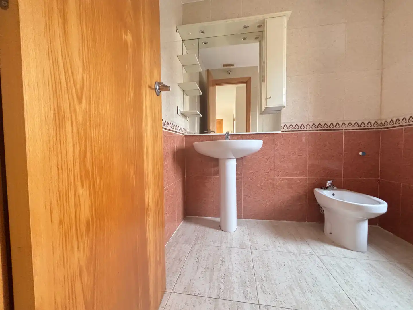 Bathroom of Flat for sale in Oliver-Valdefierro