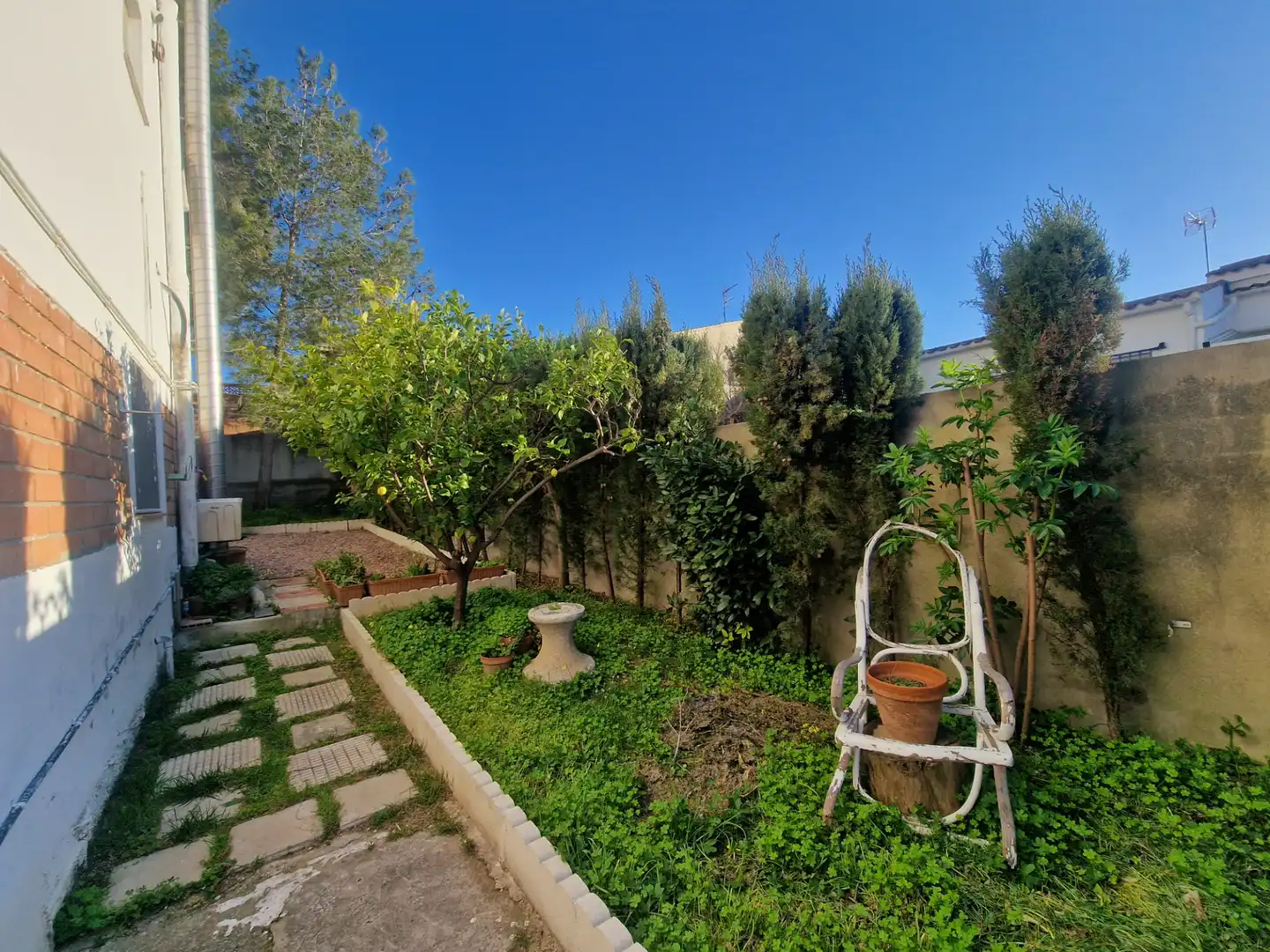 Jardí de Casa o xalet en venda en Cubelles amb Aire condicionat, Calefacció i Jardí privat