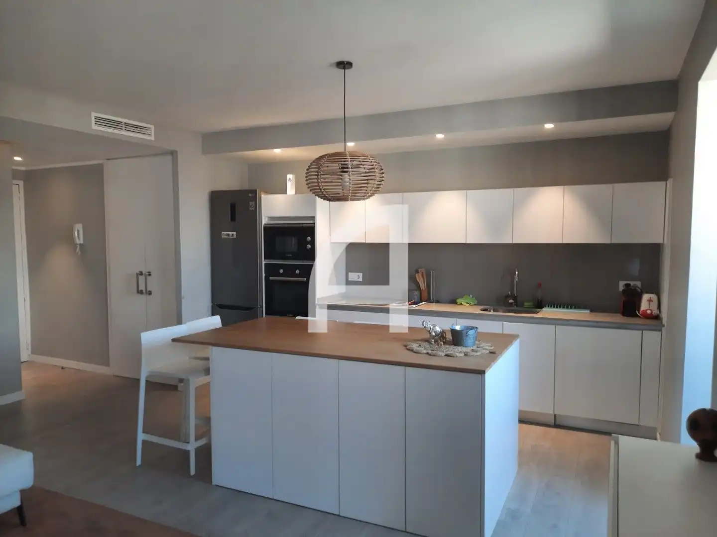 Cocina de Piso de alquiler en Girona con Aire acondicionado, Calefacción y Terraza