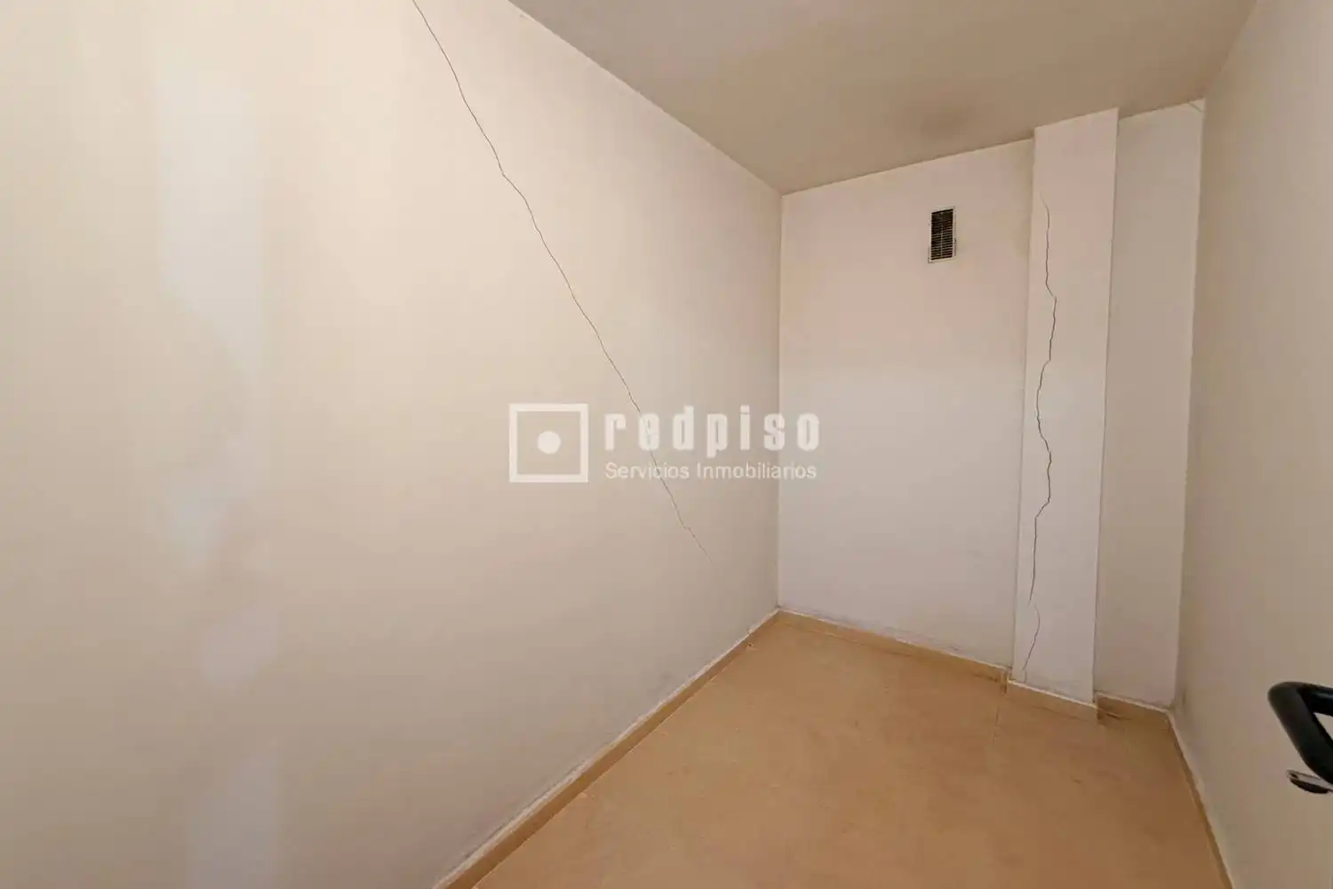Schlafzimmer von Wohnung zur Miete in Madrid mit Schwimmbad