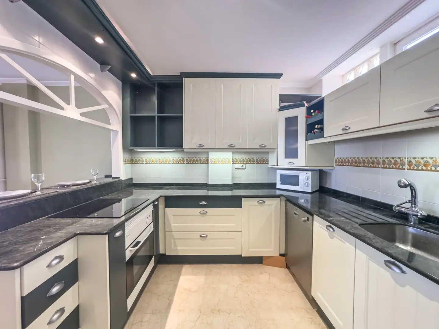 Cocina de Dúplex de alquiler en Santa Pola con Terraza, Trastero y Piscina