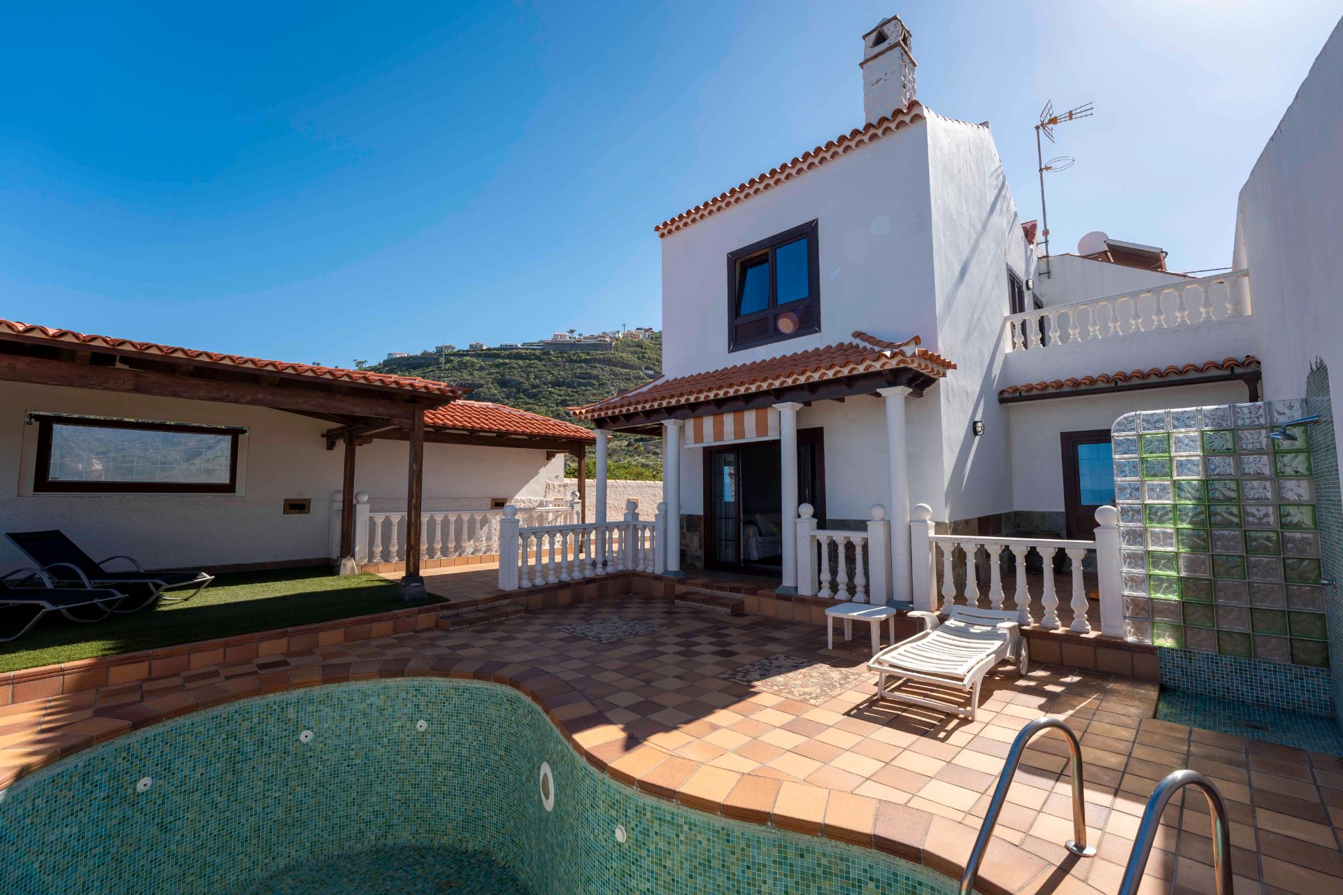 Vista exterior de Casa o xalet en venda en El Sauzal amb Jardí privat, Terrassa i Traster