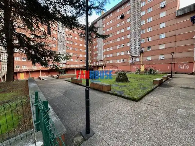 Vista exterior de Piso en venta en Gijón  con Calefacción y Trastero