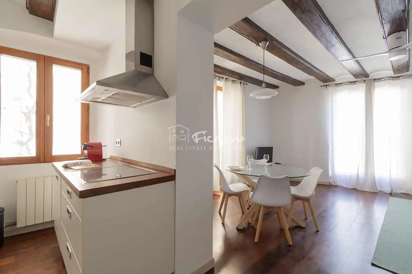 Cuina de Pis de lloguer en Barcelona amb Calefacció, Parquet i Moblat