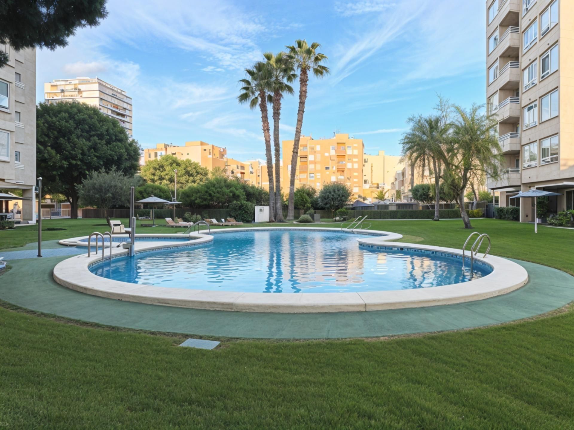 Swimming pool of Apartment to rent in Alicante / Alacant  with Private garden, Terrace and Balcony