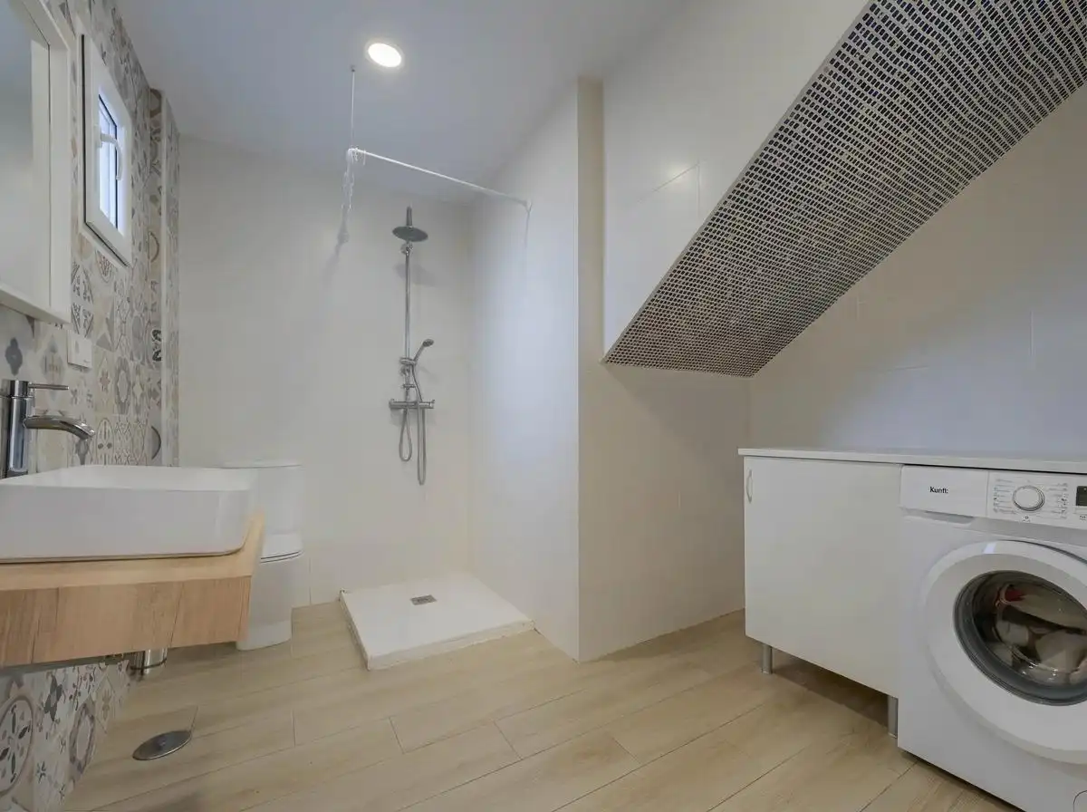 Bathroom of Houses for sale in Tomares  with Air Conditioner, Private garden and Terrace