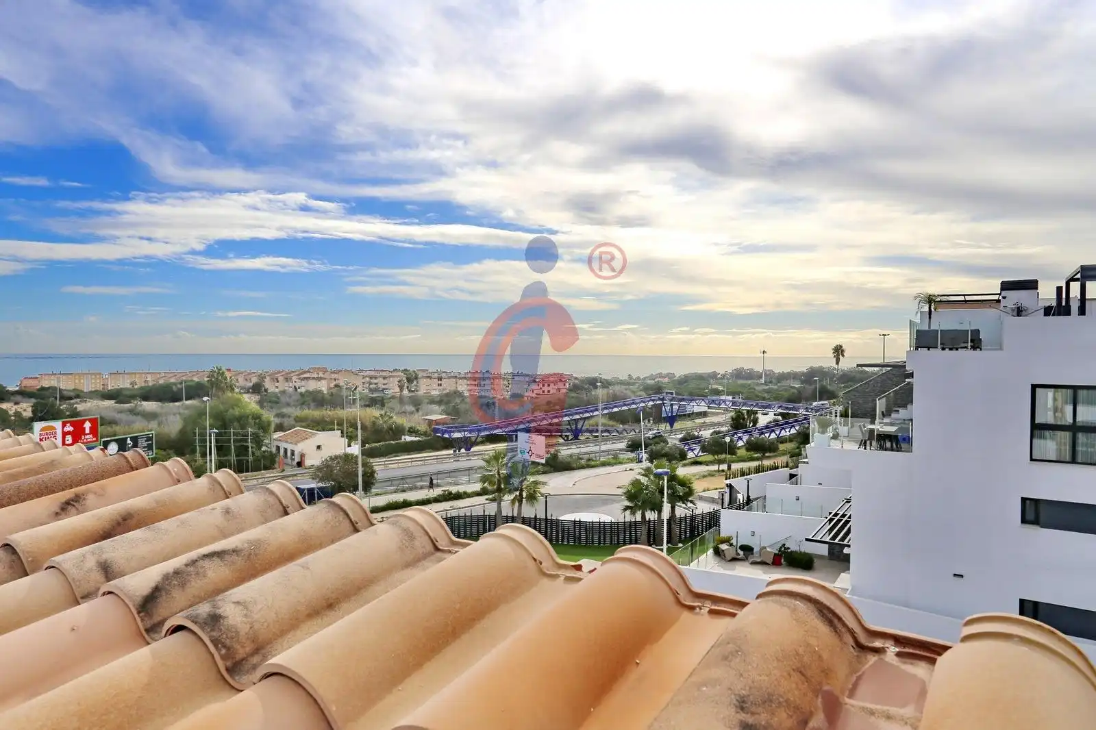 Vista exterior de Casa adosada en venda en Guardamar del Segura amb Aire condicionat, Calefacció i Terrassa