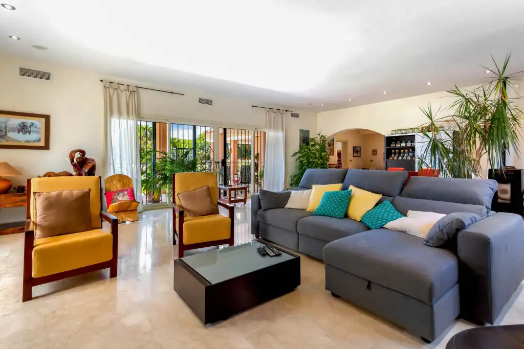 Sala d'estar de Casa o xalet en venda en Benalmádena amb Aire condicionat, Calefacció i Jardí privat