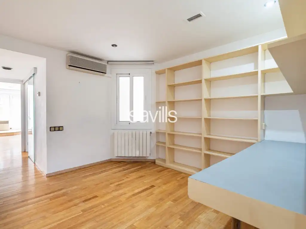 Dormitori de Apartament en venda en Barcelona amb Balcó