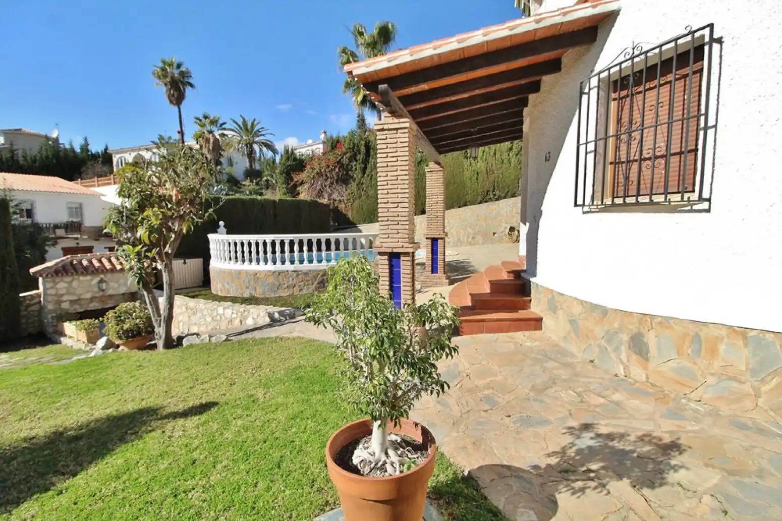 Vista exterior de Casa o xalet en venda en Rincón de la Victoria amb Aire condicionat, Jardí privat i Terrassa