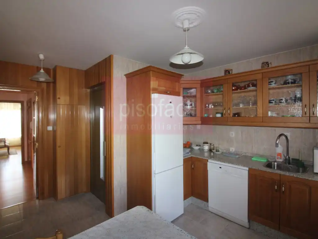 Cuina de Casa o xalet en venda en Lugo amb Terrassa