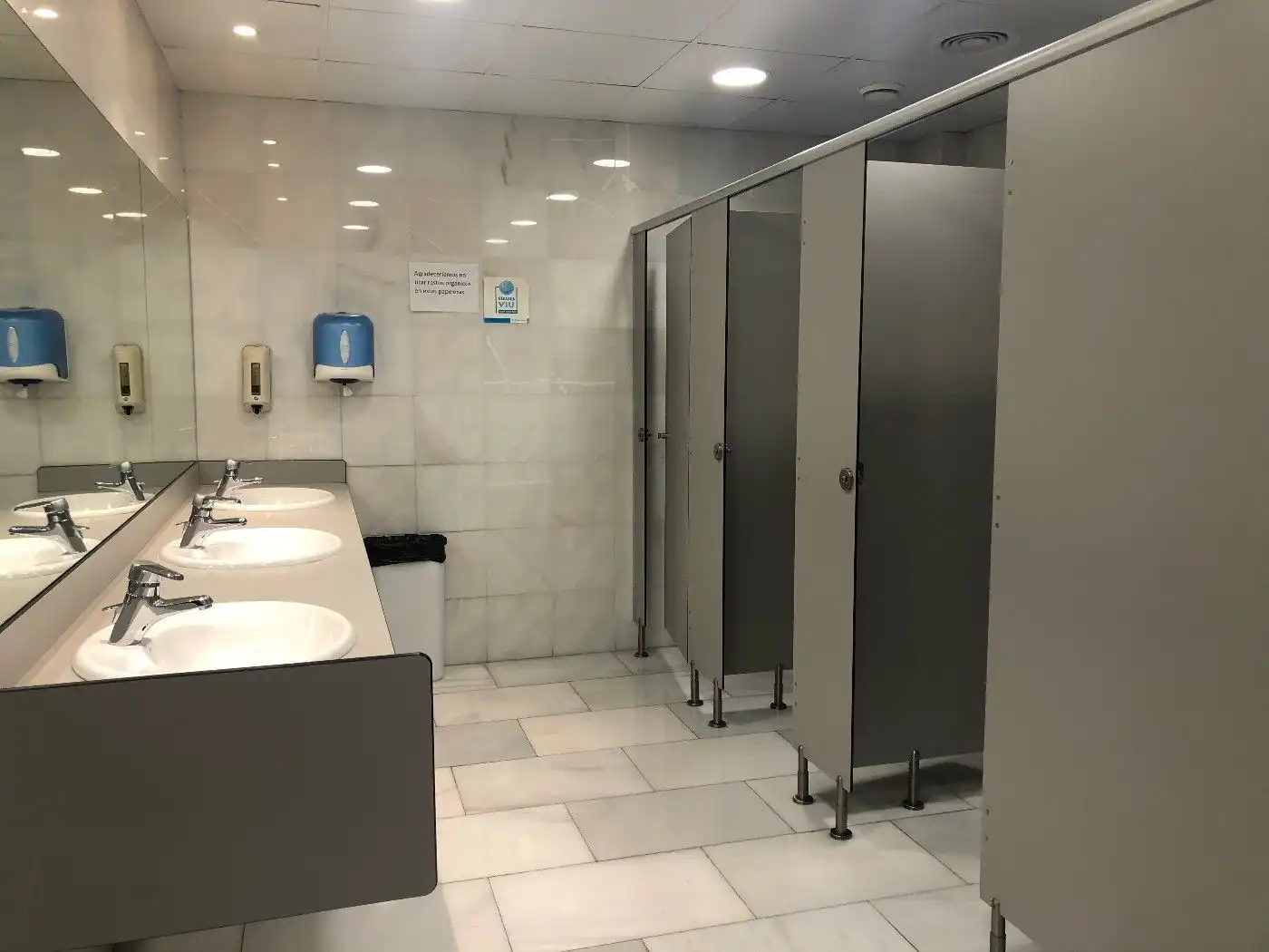 Baño de Oficina de alquiler en Sant Cugat del Vallès con Aire acondicionado y Calefacción