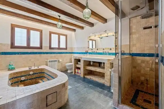 Baño de Finca rústica en venta en Querol con Calefacción, Jardín privado y Terraza