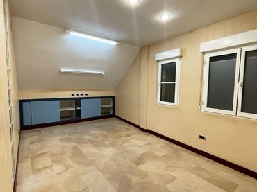 Bureau avec ascenseur à louer à N/A 31
