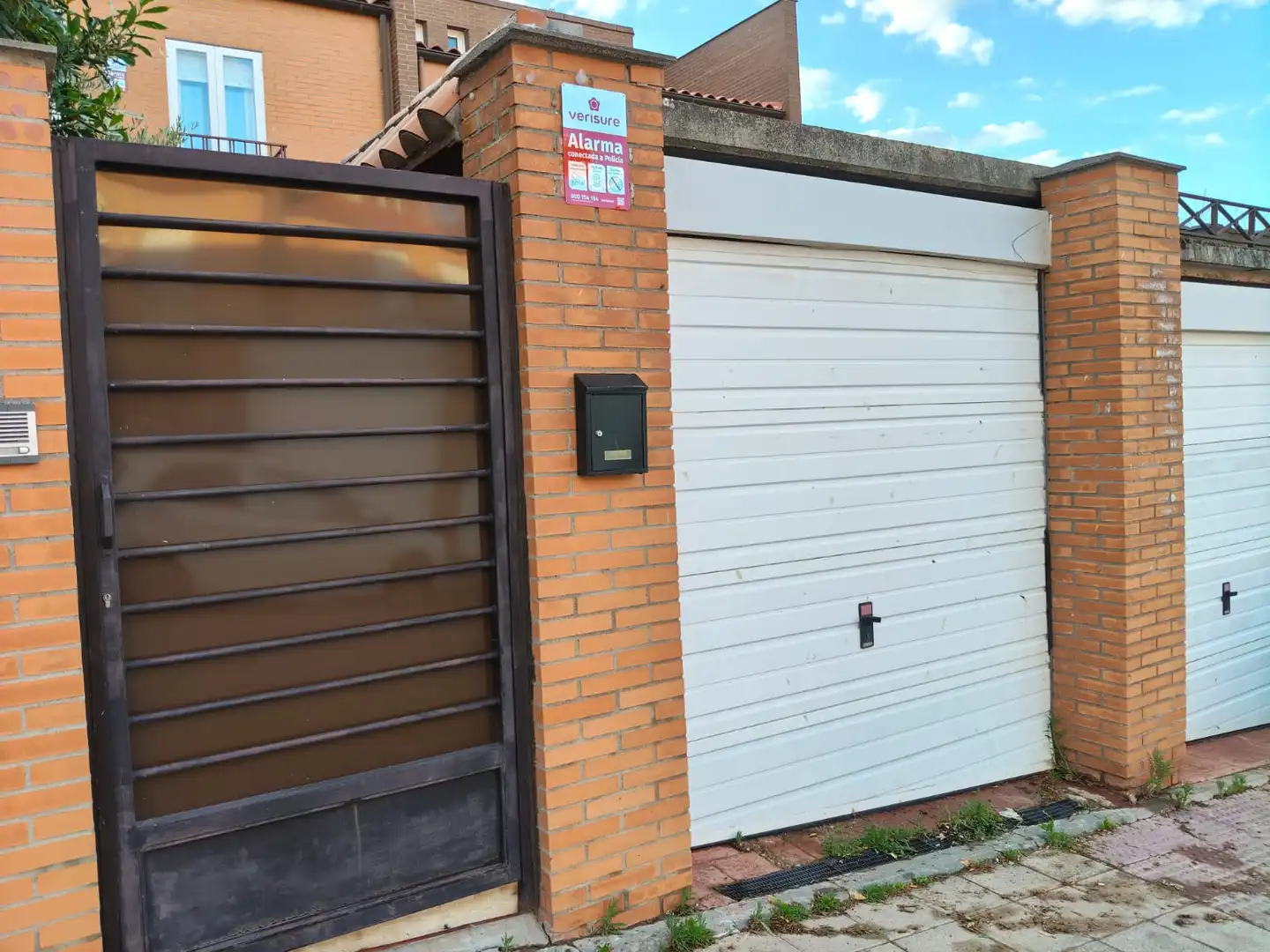 Aparcament de Casa adosada en venda en Yebes amb Calefacció, Jardí privat i Traster