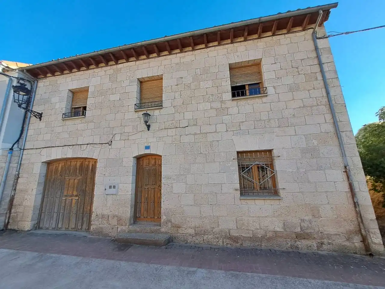 Vista exterior de Casa o xalet en venda en Hontanas amb Calefacció, Jardí privat i Terrassa