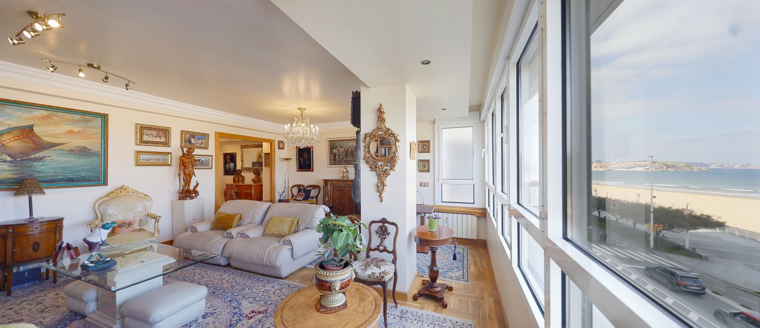 Living room of Flat for sale in Gijón   with Heating and Parquet flooring