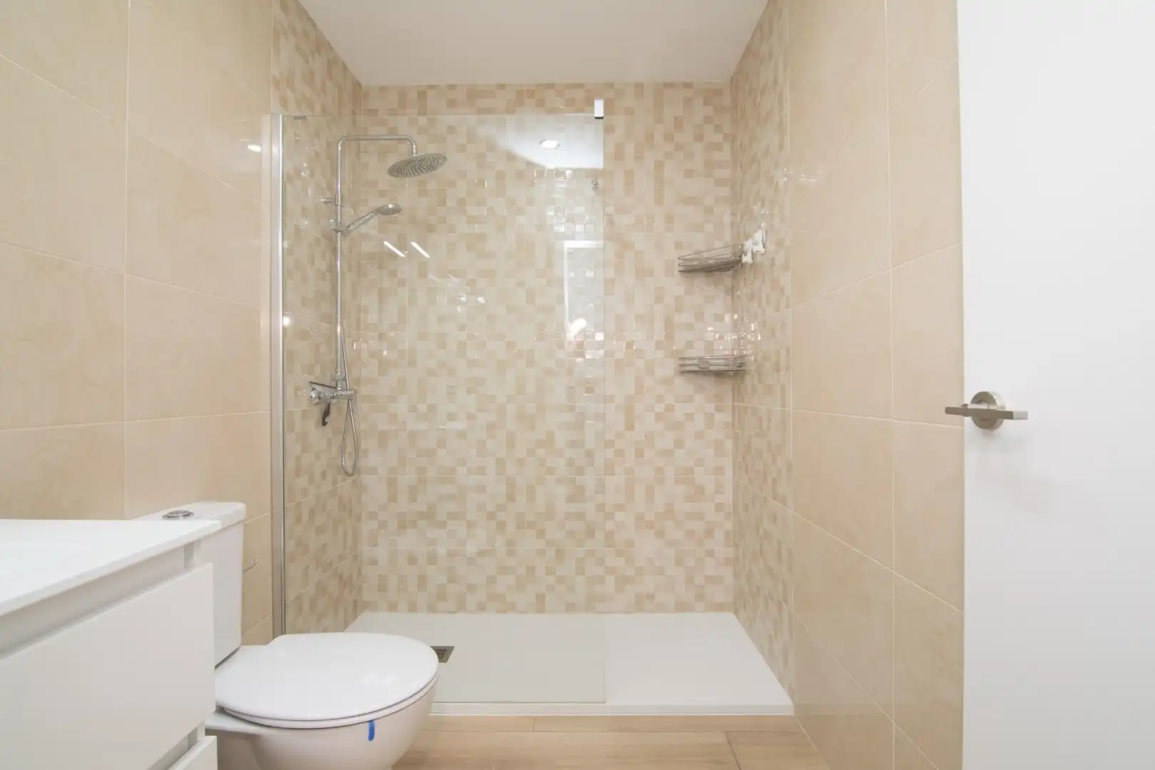Badezimmer von Erdgeschoss zum Verkauf in Elche / Elx mit Heizung und Terrasse