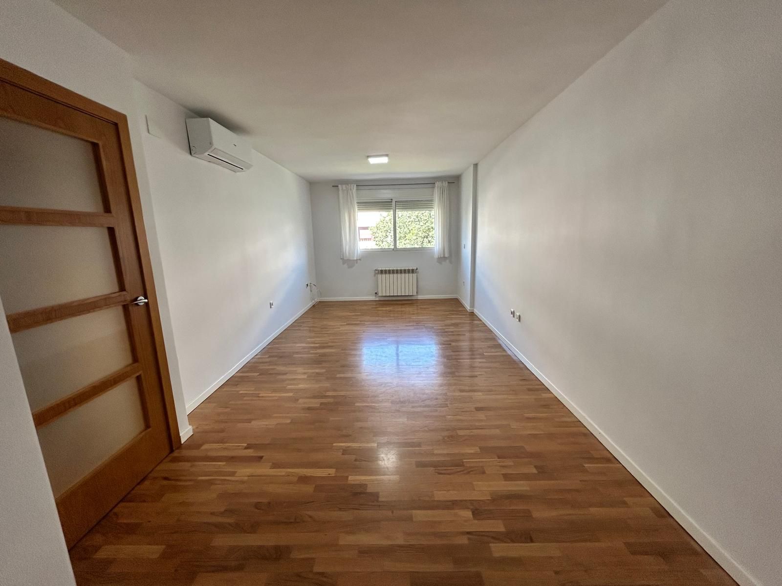 Habitación de Piso de alquiler en  Murcia Capital con Aire acondicionado, Jardín privado y Trastero