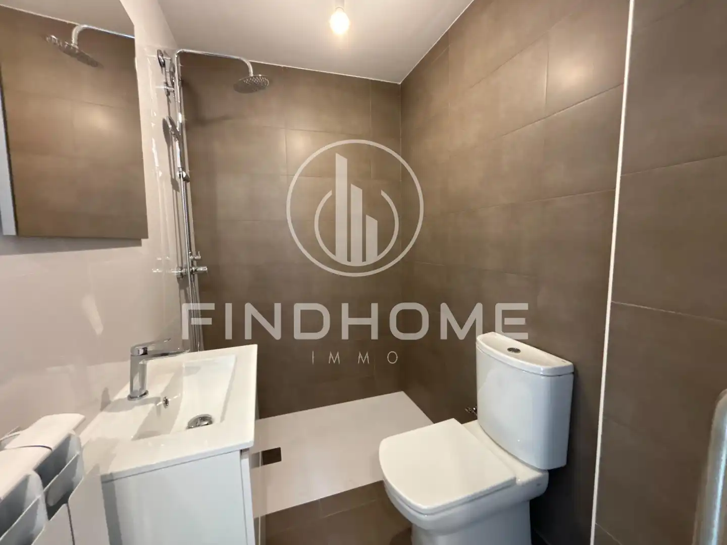 Baño de Ático en venta en Olot con Calefacción, Terraza y Trastero