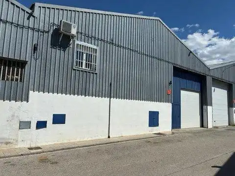 Industrial building for sale in Calle Iznatoraf