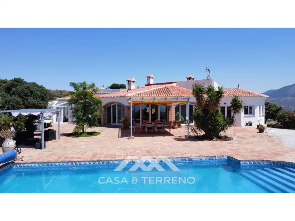 Jardí de Casa o xalet en venda en Vélez-Málaga amb Aire condicionat, Jardí privat i Terrassa