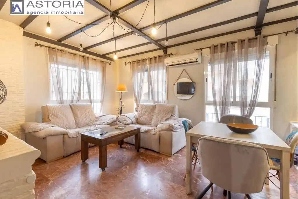 Sala d'estar de Casa adosada en venda en Granada amb Terrassa i Piscina comunitària