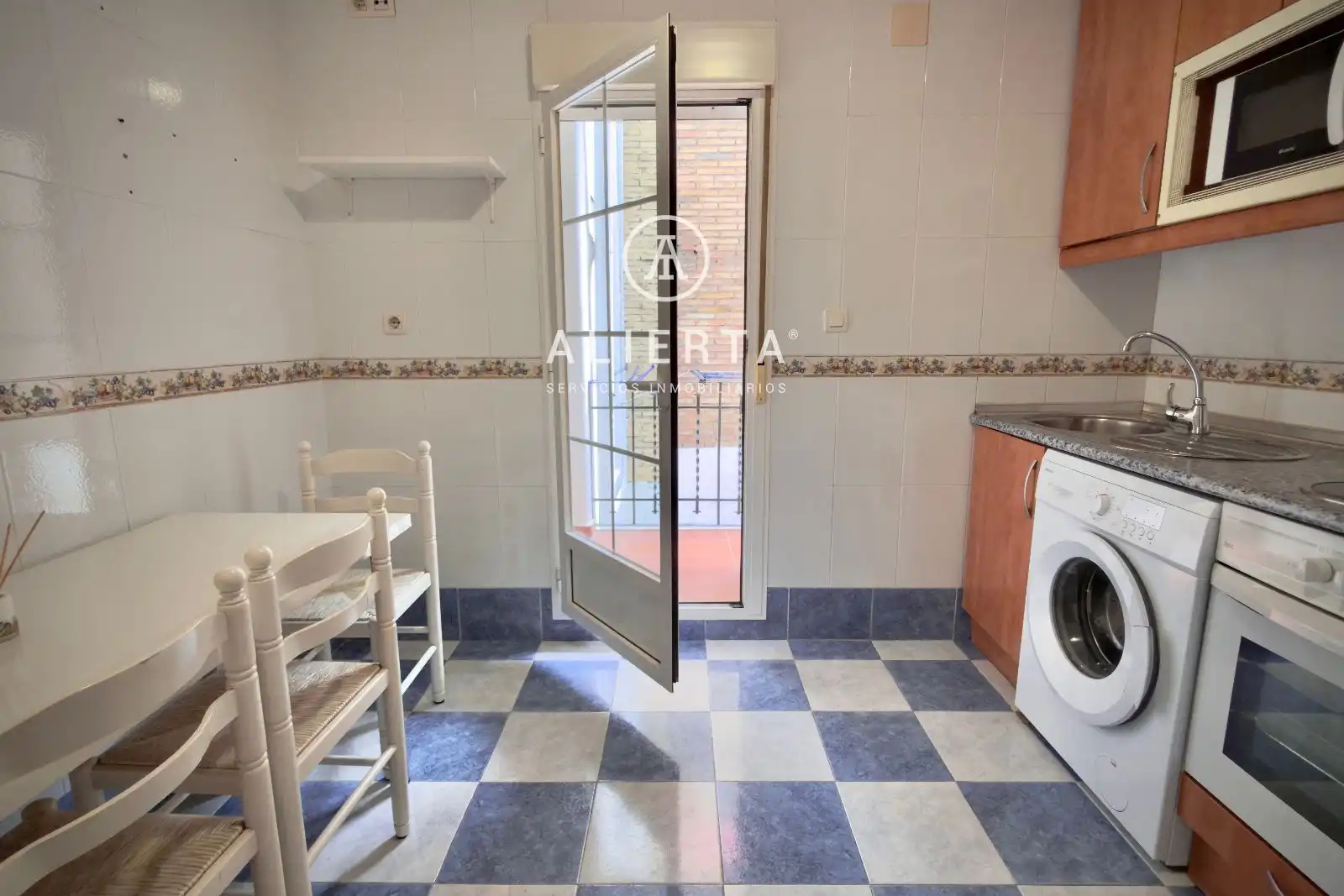 Piso de alquiler en Pizarro, Doctor Cerrada