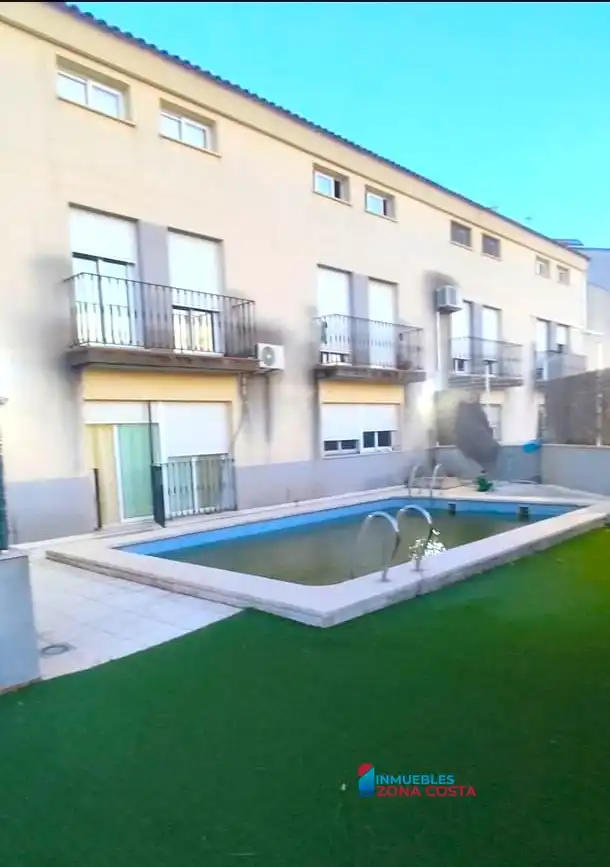 Piscina de Casa adosada en venta en Vilamarxant con Aire acondicionado, Calefacción y Trastero
