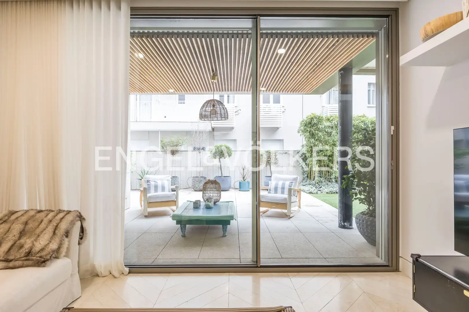 Terrassa de Apartament en venda en Madrid amb Calefacció, Jardí privat i Traster