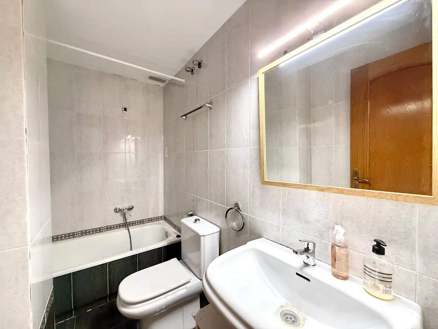 Bathroom of Flat for rent in Zona La Ermita
