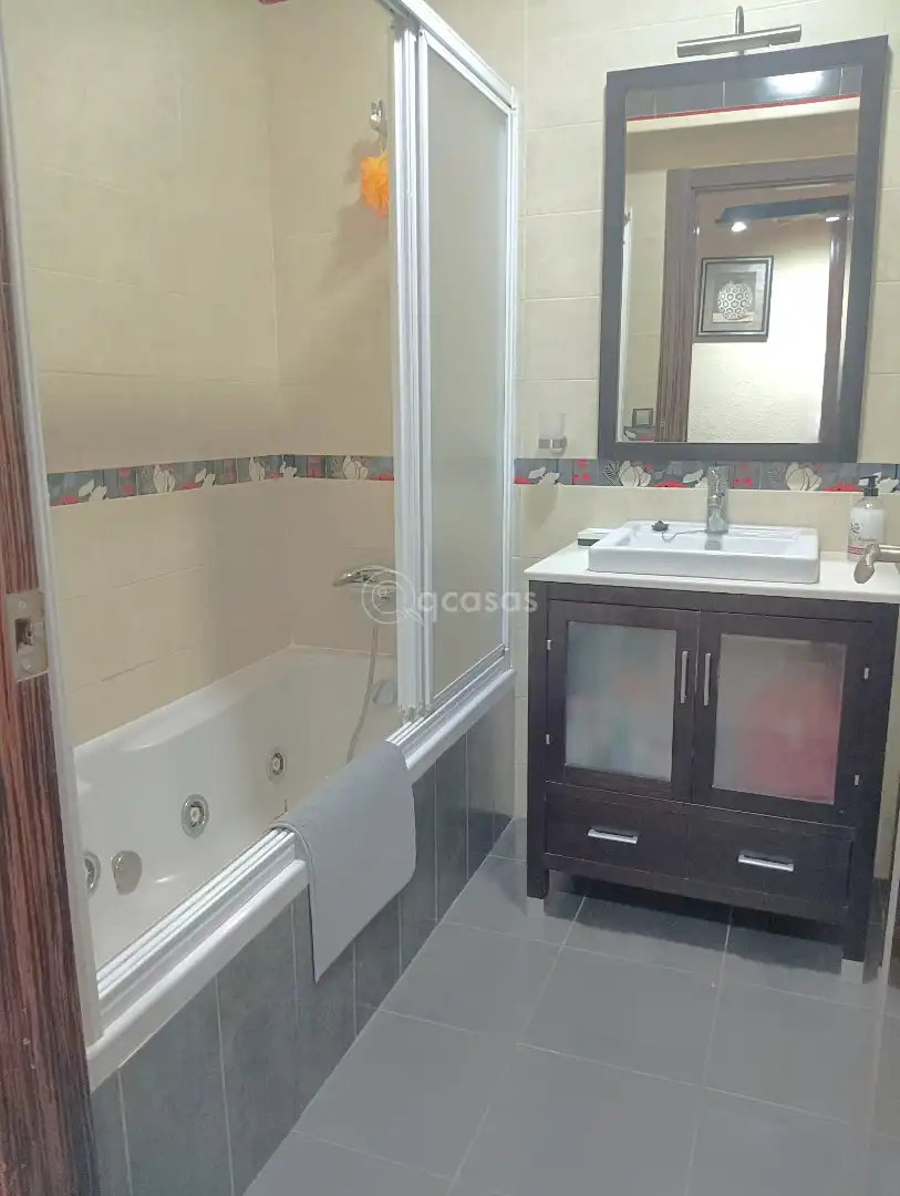 Baño de Apartamento en venta en Benalmádena con Aire acondicionado, Amueblado y Lavadora