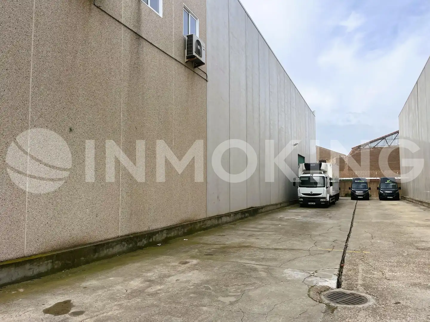 Außenansicht von Fabrikhallen zur Miete in Torrejón de Ardoz