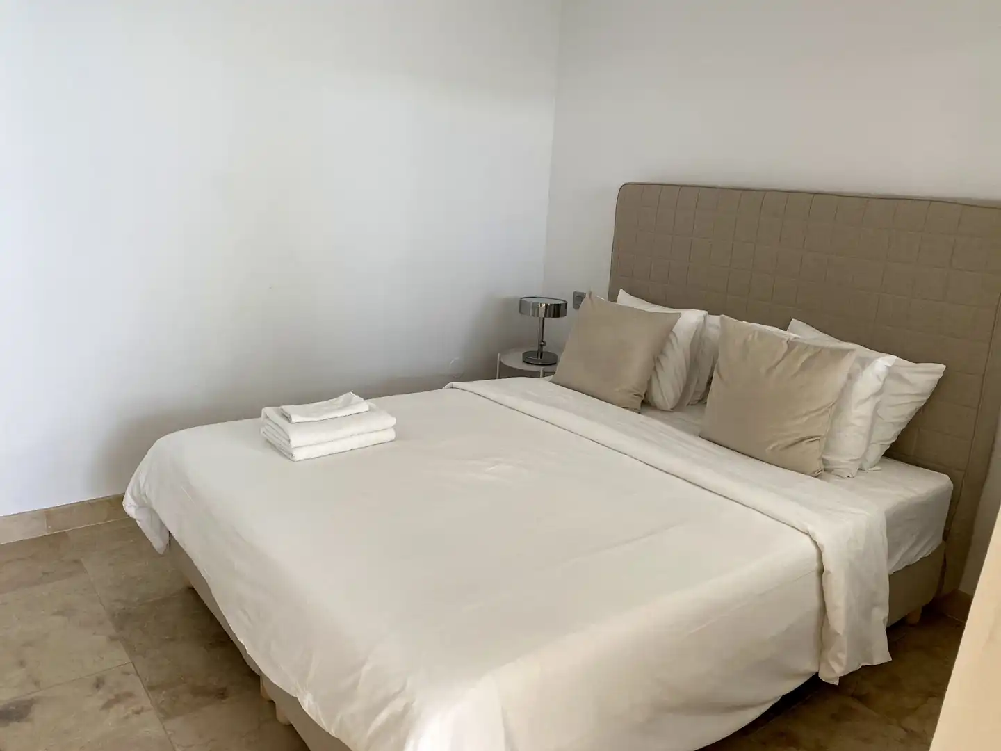 Dormitori de Casa adosada en venda en Benahavís amb Aire condicionat, Calefacció i Jardí privat
