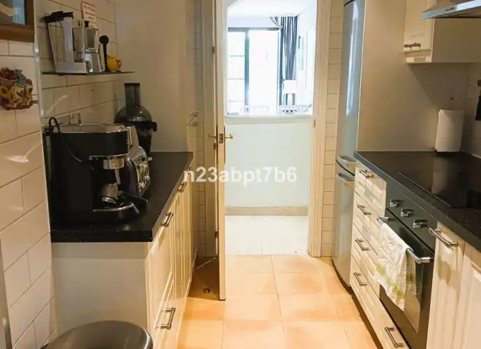 Cuina de Apartament en venda en Benahavís amb Terrassa, Moblat i Piscina comunitària