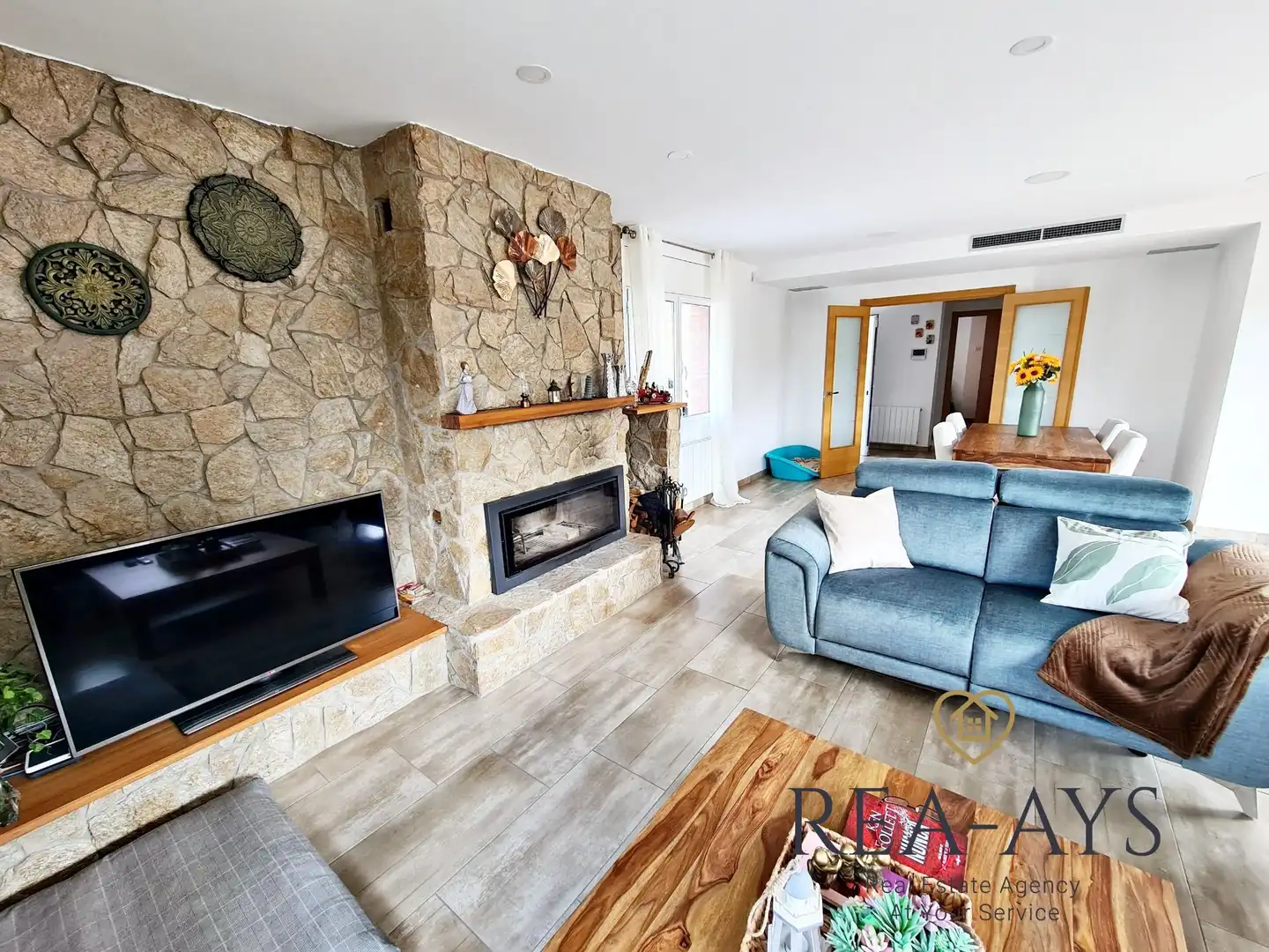 Sala de estar de Casa o chalet en venta en Cervelló con Aire acondicionado, Calefacción y Jardín privado