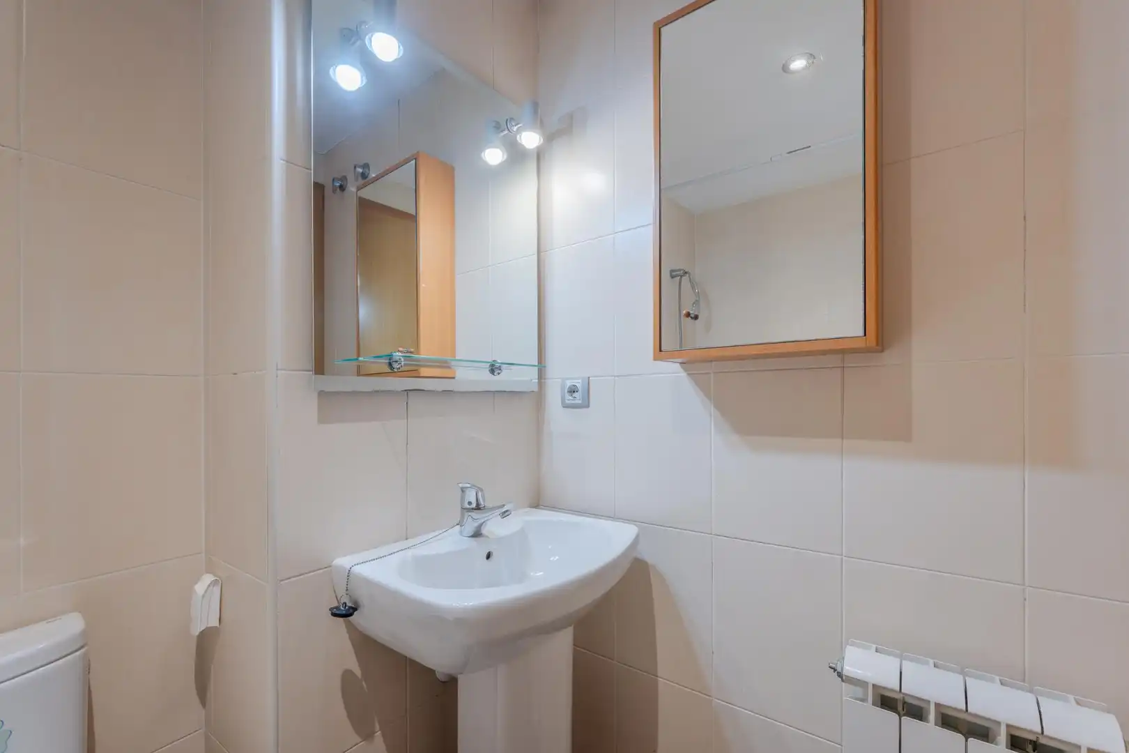 Bathroom of Flat for sale in Girona  with Heating and Balcony