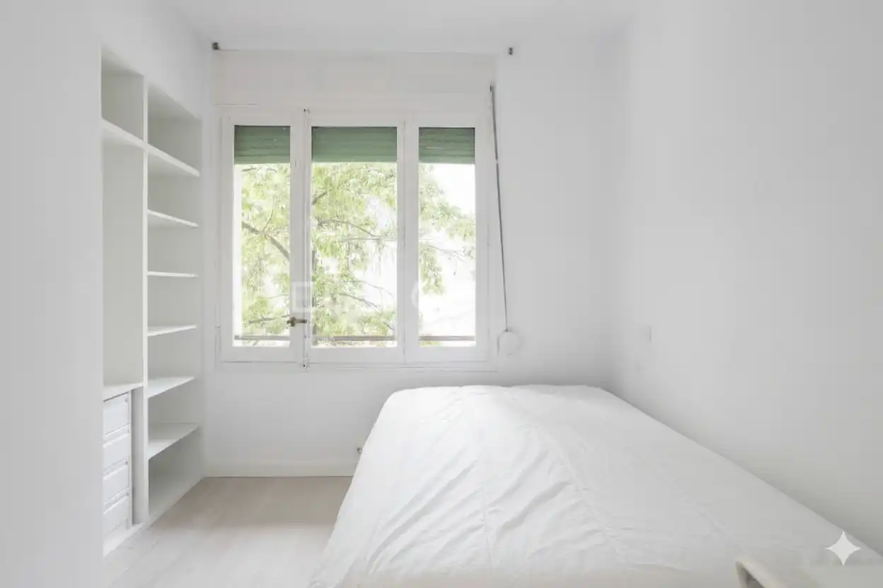 Schlafzimmer von Wohnung zur Miete in Madrid mit Heizung, Parkett und Möbliert