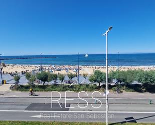 Vista exterior de Pis en venda en Donostia - San Sebastián  amb Balcó