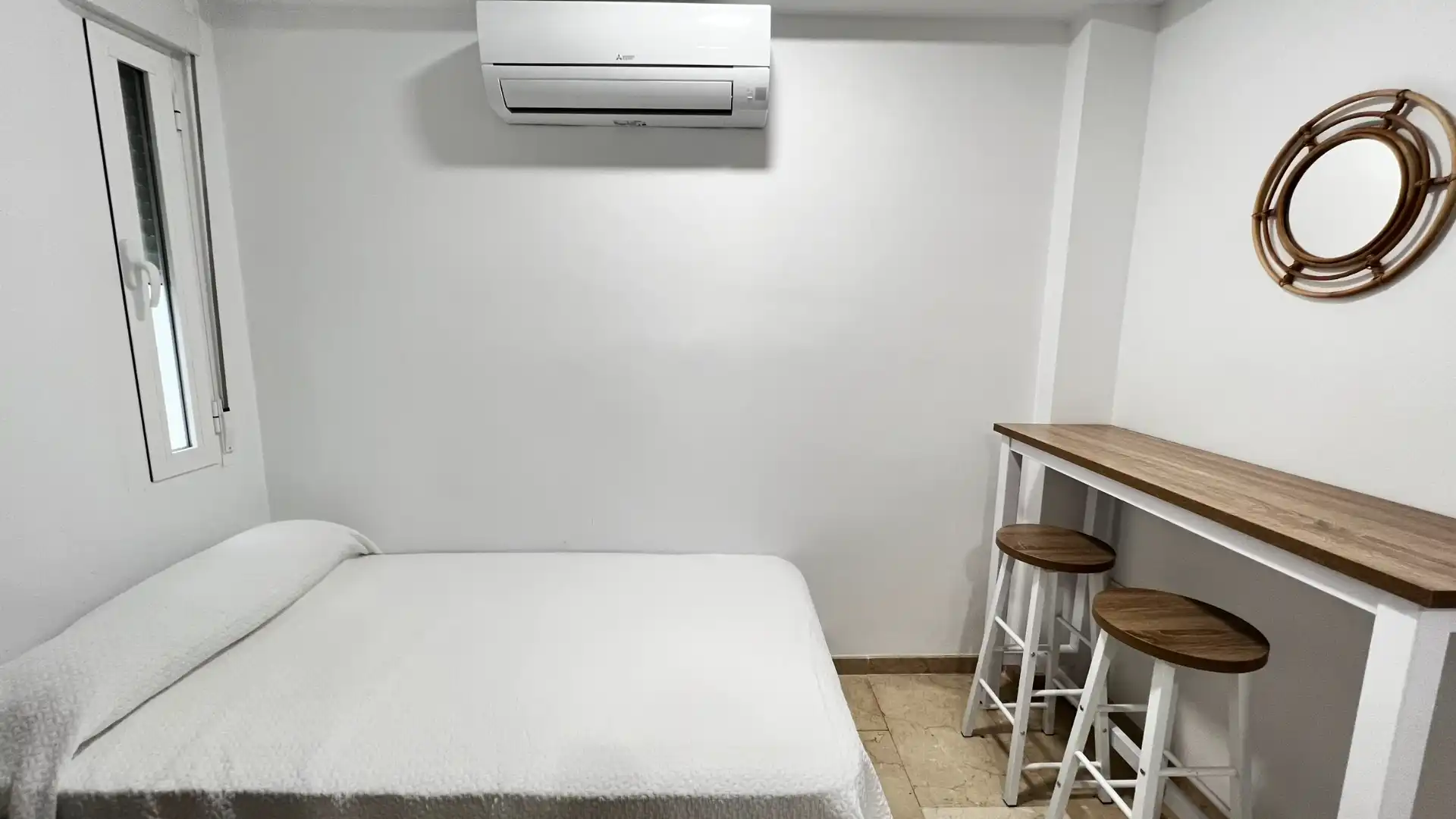 Study for rent in Calle Villa de Rota, Ciudad Jardín - Zoco
