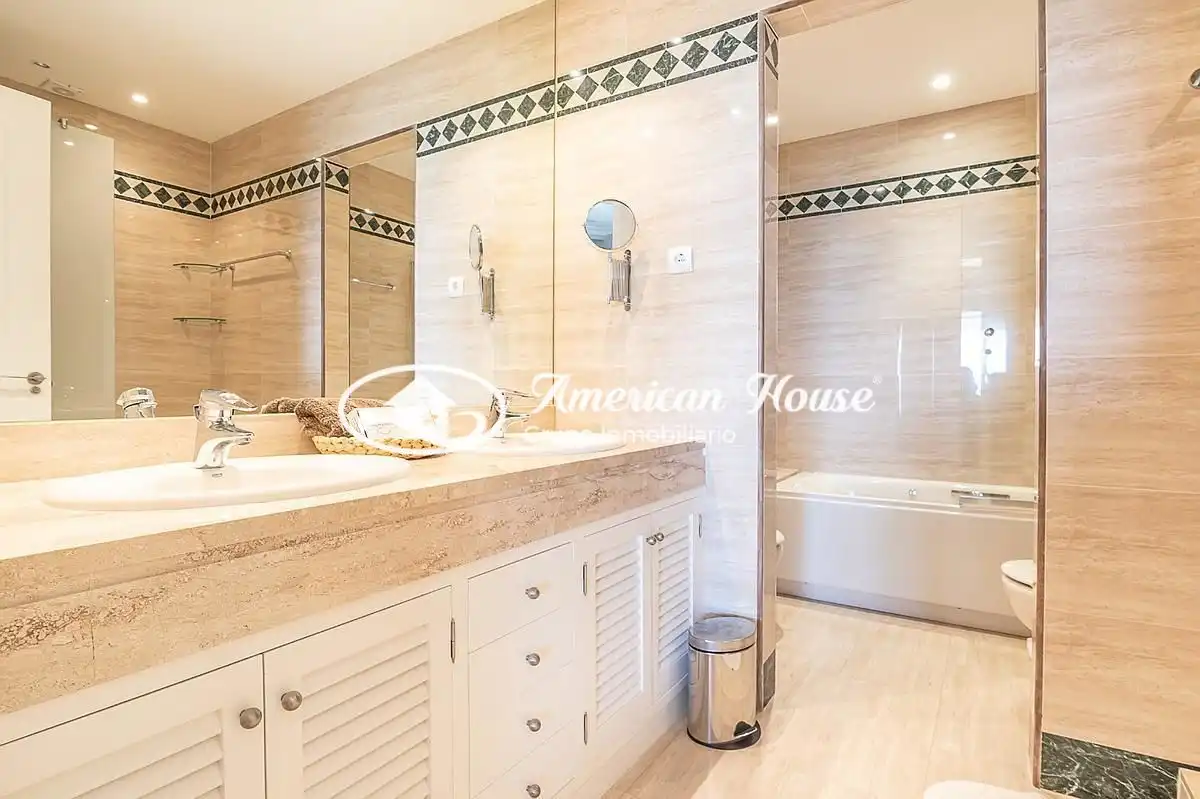 Bathroom of Apartments for sale in Milla de Oro