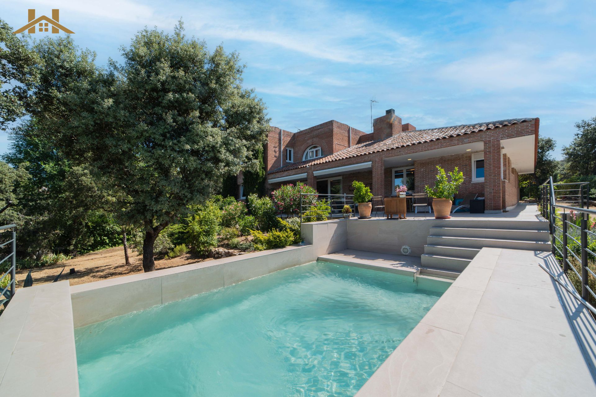 Piscina de Casa o xalet en venda en Hoyo de Manzanares amb Aire condicionat, Calefacció i Jardí privat