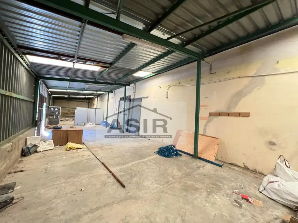 Industrial buildings for rent in Favara
