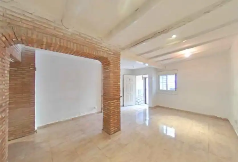 Casa adosada en venda a Calle la Constitución, Cadrete