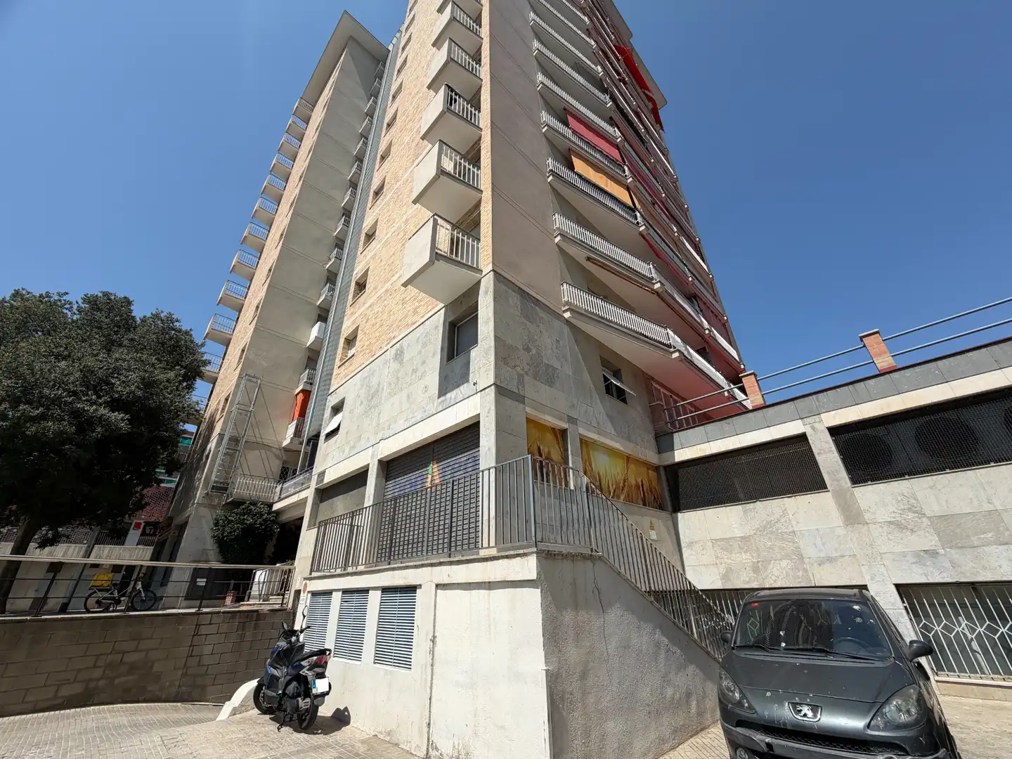 Vista exterior de Garatge en venda en Barcelona
