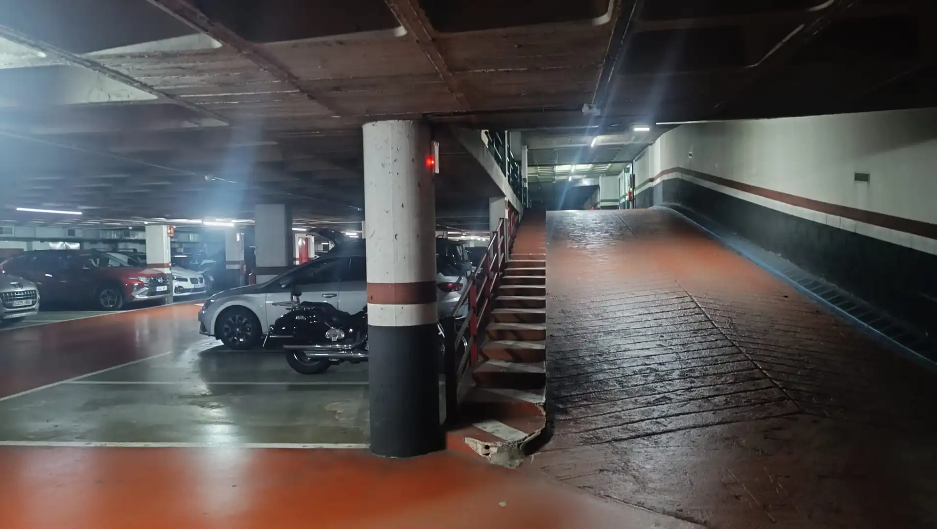Parking de Garaje en venta en Cornellà de Llobregat con Alarma