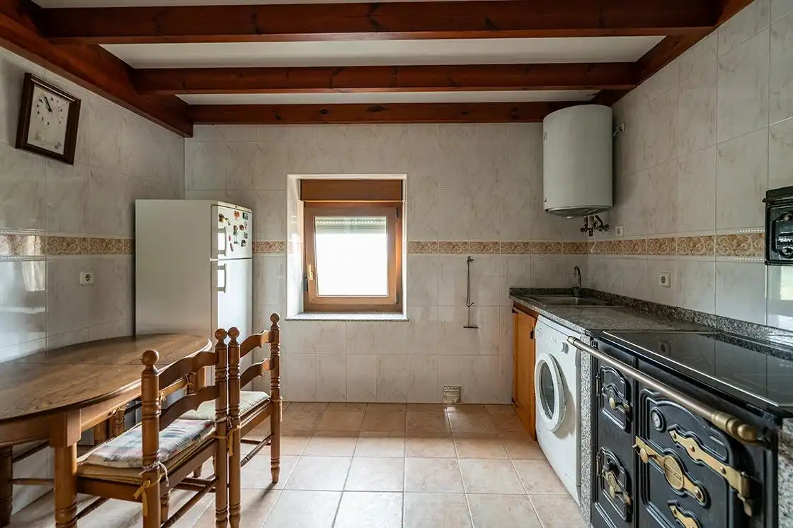 Cocina de Finca rústica en venta en Penagos con Calefacción, Jardín privado y Trastero